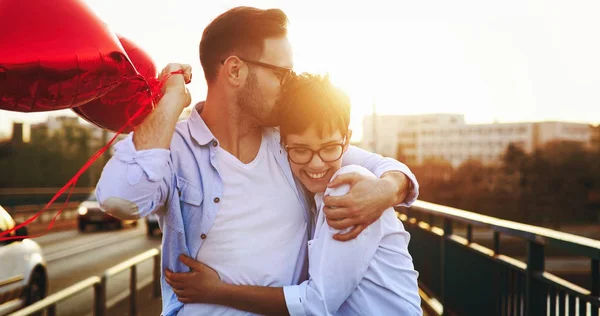 Casal sentimental no amor ligação — Fotografia de Stock