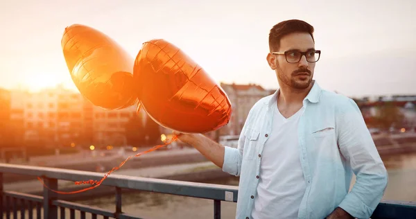 Hombre esperando la fecha de San Valentín —  Fotos de Stock