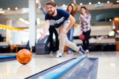 Bowling Club zevk arkadaş