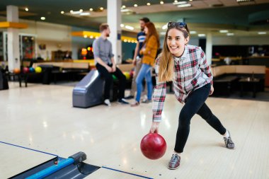 Bowling Club zevk arkadaş