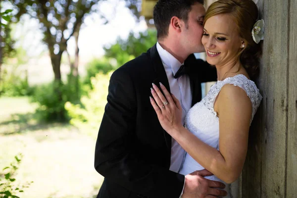 Beautiful bride and groom outdoors — Stock Photo, Image