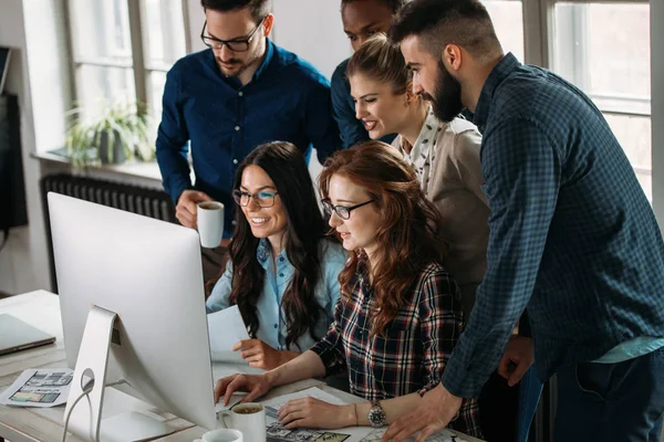 Dipendenti Dell Azienda Che Lavorano Nello Sviluppo Software Ufficio Progettazione — Foto Stock