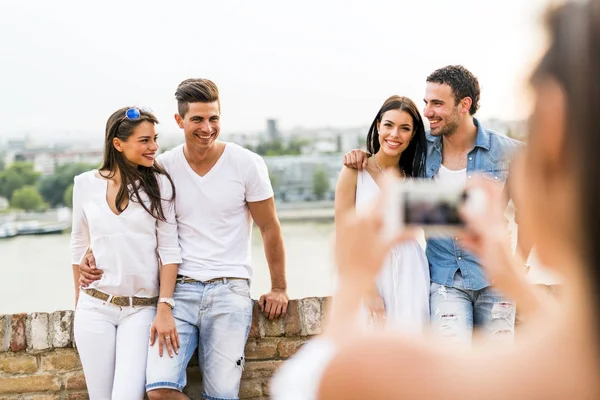 Young Beautiful Couples Taking Photos Smartphone — Stock Photo, Image