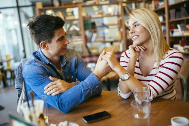 restoranda flört aşık Çift