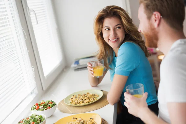 Kahvaltı aşık Çift 