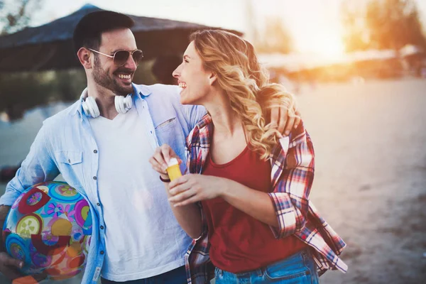 Couple smiling and having fun time — Stock Photo, Image