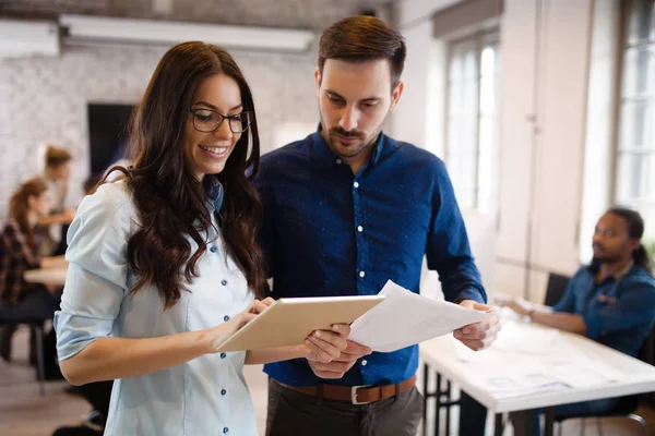 Beautiful woman working in  modern office — Stock Photo, Image