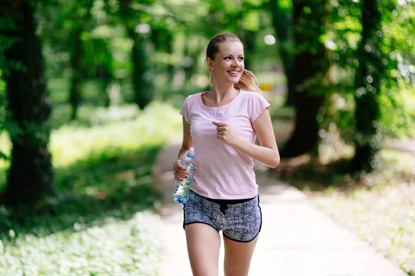 Mooie Jogging Vrouw Natuur Verblijft Fit Energiek — Stockfoto