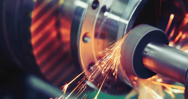 Finishing metal working on high precision — Stock Photo, Image