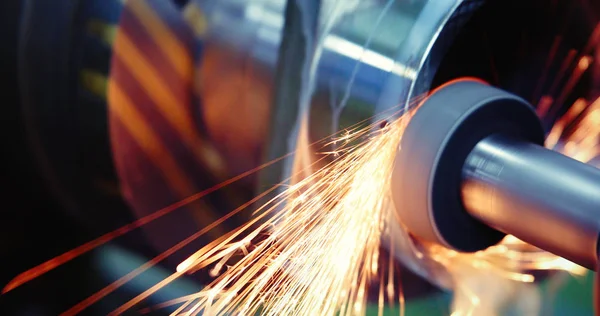 Máquina-ferramenta em fábrica de metal equipada — Fotografia de Stock