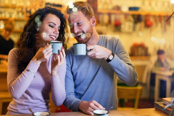 Pareja romántica tener fecha —  Fotos de Stock