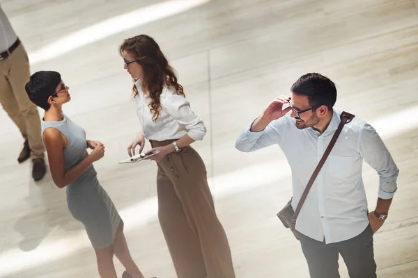 Porträt Attraktiver Geschäftsleute Die Freizeit Von Der Arbeit Haben — Stockfoto