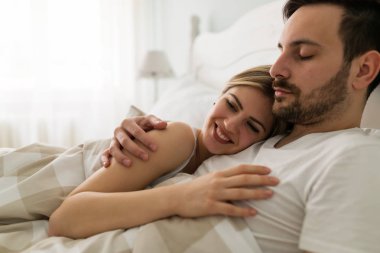  çekici çift romantik vakit geçiriyor 