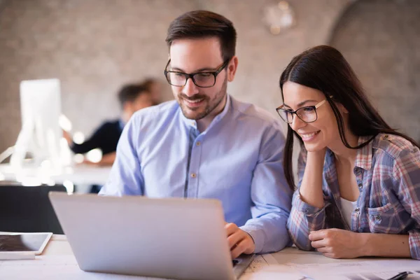 Programmerare Som Samarbetar Det Företaget Utveckla Appar — Stockfoto