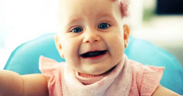 Güzel bebek kız portresi — Stok fotoğraf