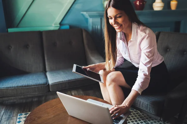  güzel esmer gülümseyen