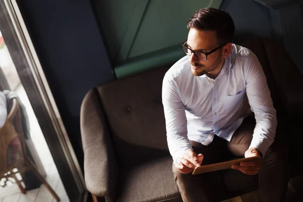 Portait of businessman in glasses holding tablet — Stock Photo, Image