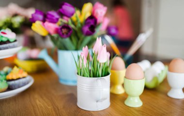 Tablo easter yumurta. Paskalya kutlamaları kavramı.