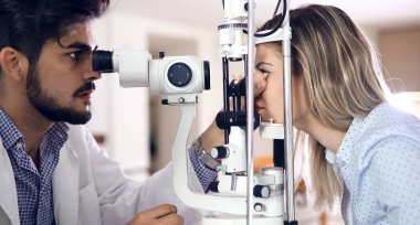 Göz doktoru muayene hasta modern göz hastalıkları Kliniği