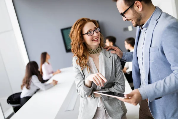 Grupp Arkitekter Och Affärsmän Arbetar Tillsammans Och Brainstorming — Stockfoto