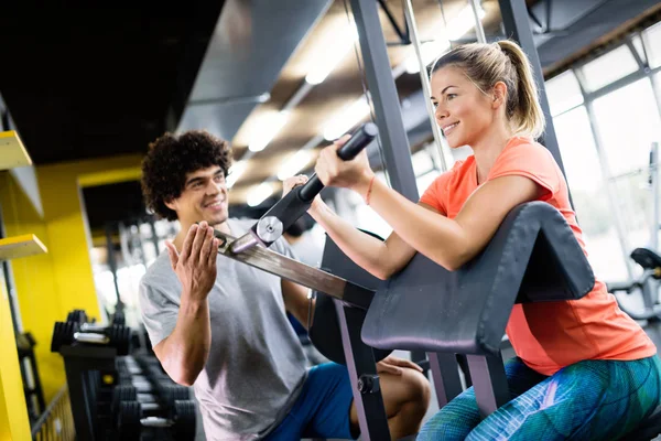 Personal Trainer Helping Woman Reach Goals Gym — Stock Photo, Image