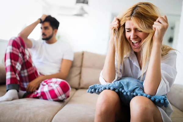 Äktenskap Problem Och Frustrerad Par Argumentera — Stockfoto