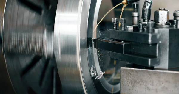 Máquina de torno de fresagem de metal CNC na indústria de metal — Fotografia de Stock