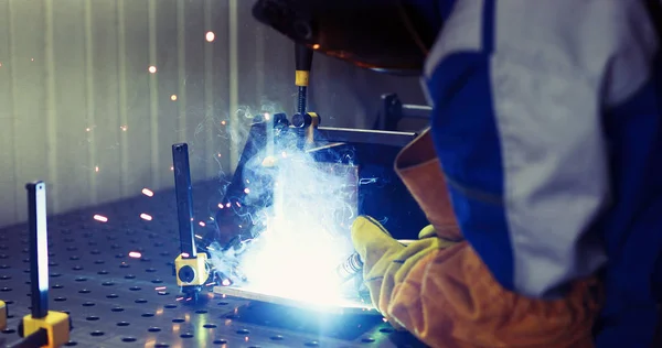 Metal cutting with acetylene torch — Stock Photo, Image