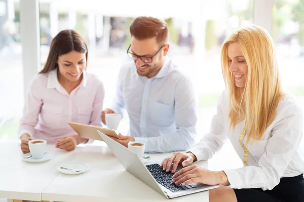 Contadores Negocios Trabajando Juntos Una Oficina Moderna — Foto de Stock