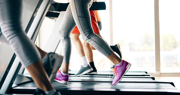 Picture of people doing cardio training on treadmill in gym