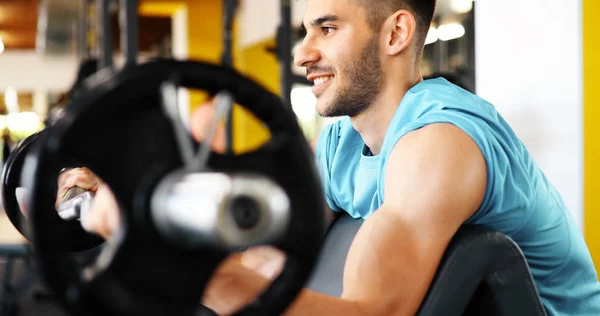 Muscular Musculação Treino Ginásio Fazendo Exercícios Bíceps Com Bar — Fotografia de Stock