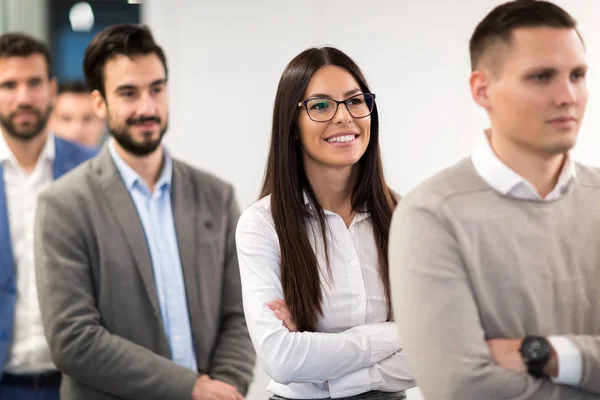 Porträt Eines Erfolgreichen Geschäftsteams Posiert Büro — Stockfoto