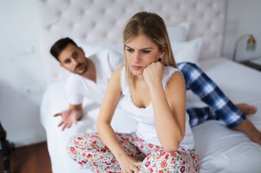 Genç mutsuz çift onların ilişki sorunları