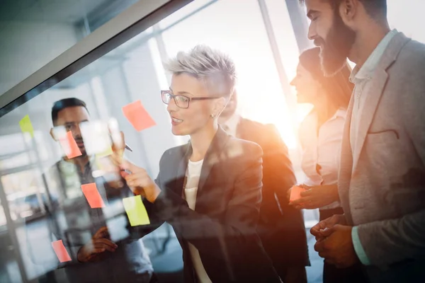 Stratégie Planification Des Gens Affaires Dans Bureau Moderne Ensemble — Photo