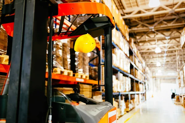 Immagine Della Macchina Del Carrello Elevatore Parcheggiata Nel Magazzino Stoccaggio — Foto Stock