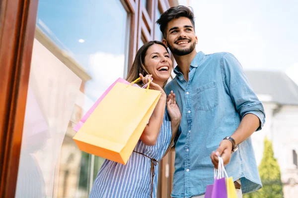 Feliz Pareja Amorosa Atractiva Disfrutar Pasar Tiempo Compras Juntos — Foto de Stock