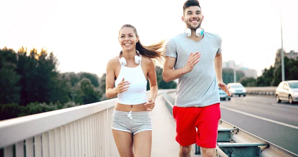 City Running Paar Joggen Buiten Lopers Opleiding Buitenshuis — Stockfoto