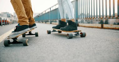 Kay kay yarışan ve birlikte eğlenmek genç çekici çift