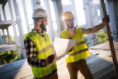 İnşaat Mühendisleri birlikte site oluşturma çalışma portresi