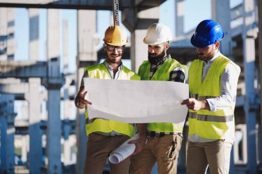 İnşaat Mühendisleri birlikte site oluşturma çalışma portresi