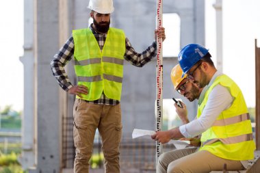 İnşaat Mühendisleri birlikte site oluşturma çalışma portresi