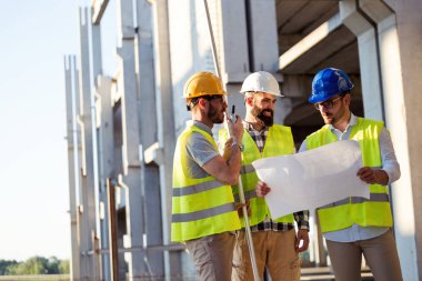 İnşaat Mühendisleri birlikte site oluşturma çalışma portresi