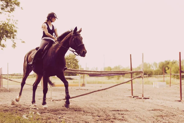 Picture Young Pretty Girl Riding Her Horse — Stock Photo, Image