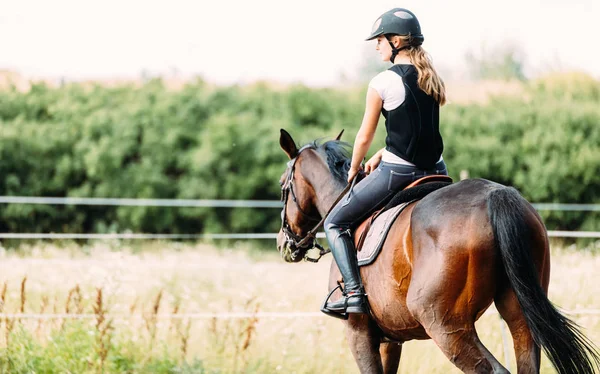 Picture Young Pretty Girl Riding Her Horse — Stock Photo, Image