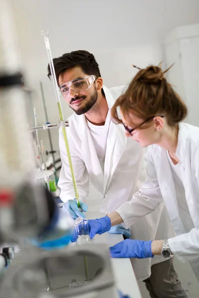 Gruppe Von Wissenschaftlern Labor — Stockfoto