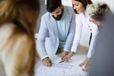 Modern toplantı odasında etmek ve iş kişi konferans