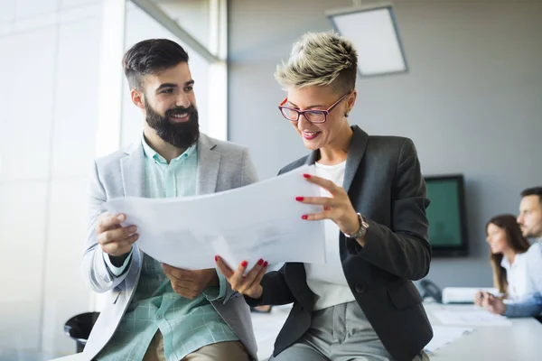 Grupo Empresarios Que Colaboran Proyecto Oficina — Foto de Stock