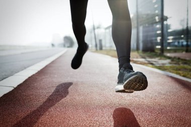 Çalışan ve açık koşu sağlıklı kalmak için büyük fitness alıştırmalar vardır