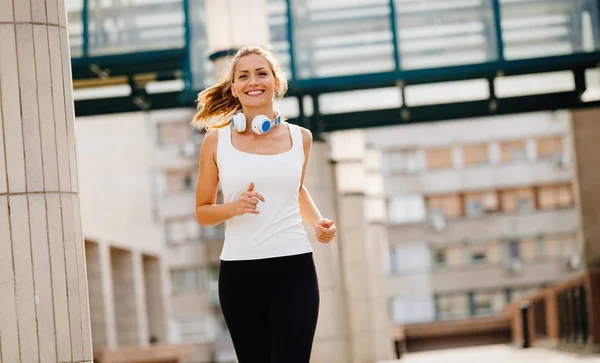 Imagen Joven Atractiva Mujer Feliz Fitness Descanso — Foto de Stock