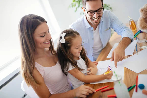 Famiglia Felice Trascorrere Del Tempo Divertente Insieme Casa — Foto Stock